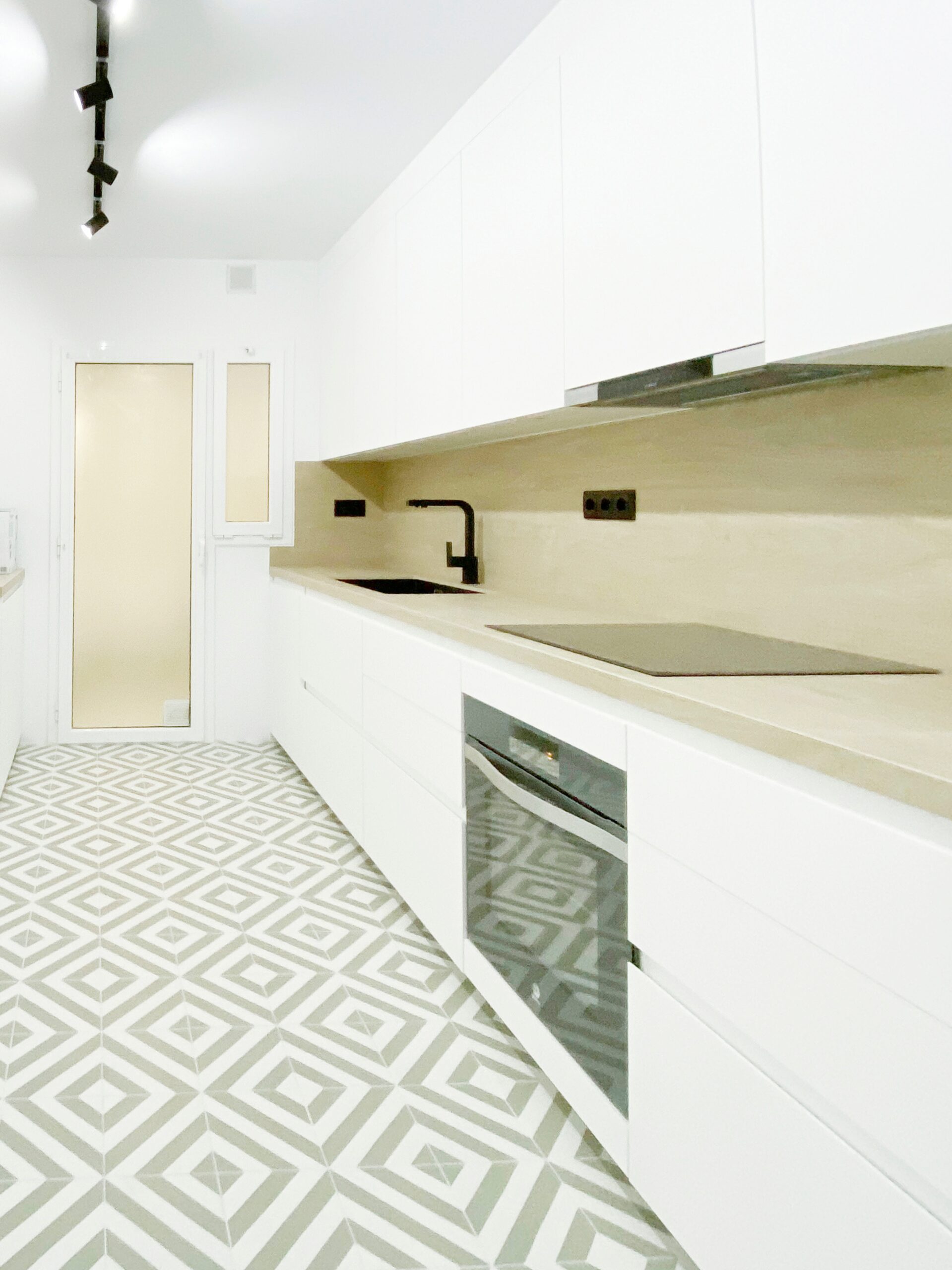 Reforma integral cocina piso céntrico Arenys de Mar  Pineda de Mar estilo moderno